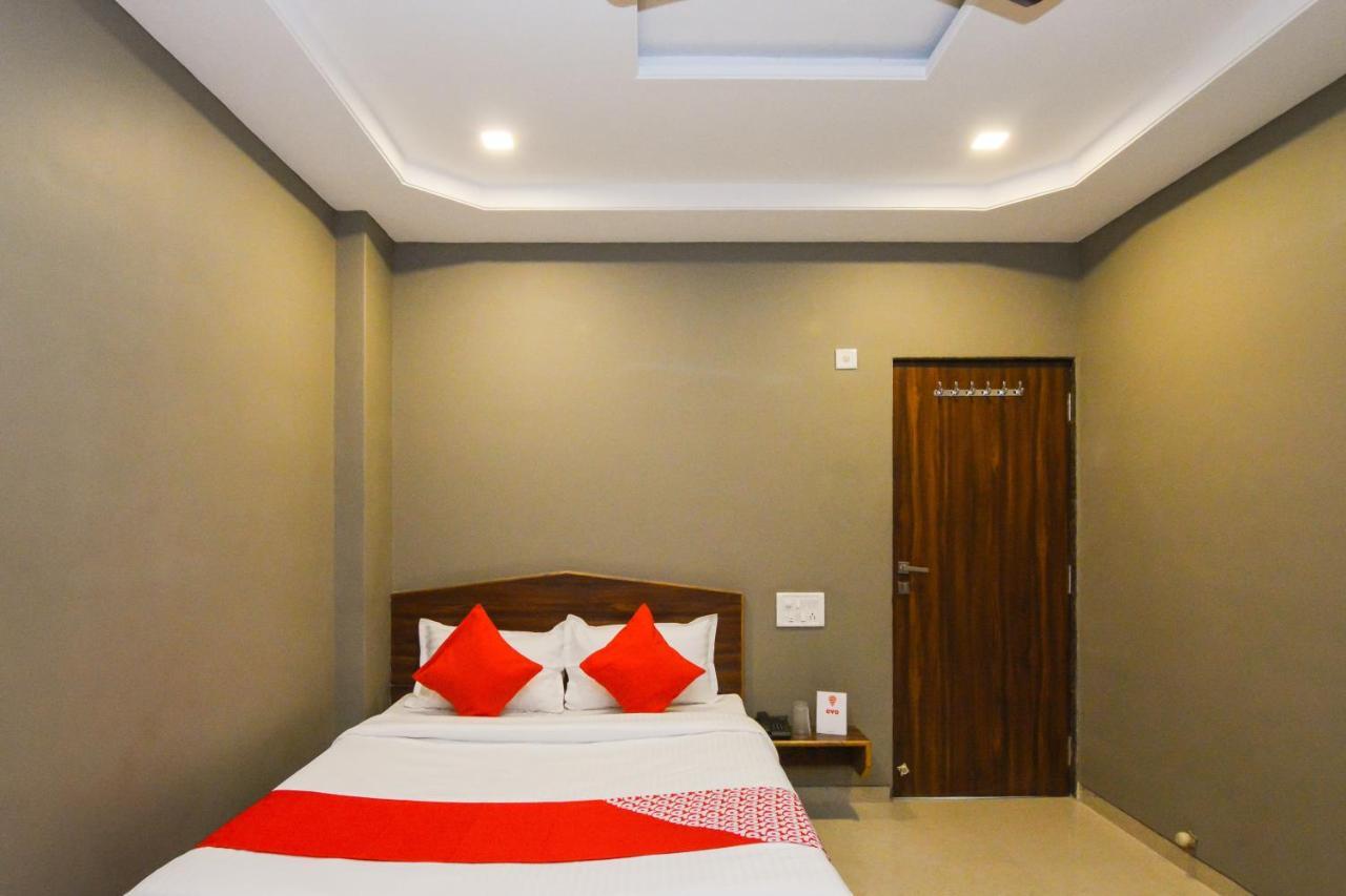 Sukrangu Palace Hotel Shirdi Bagian luar foto